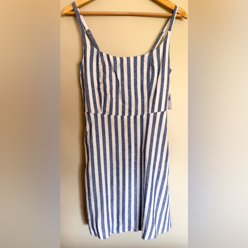 Old Navy Striped Sundress Size Medium Blue White Smocked Back Adj Straps NWT